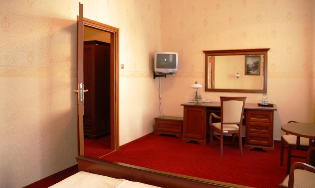 Hotel Savoy Lodź Bagian luar foto
