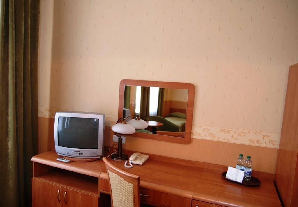 Hotel Savoy Lodź Bagian luar foto